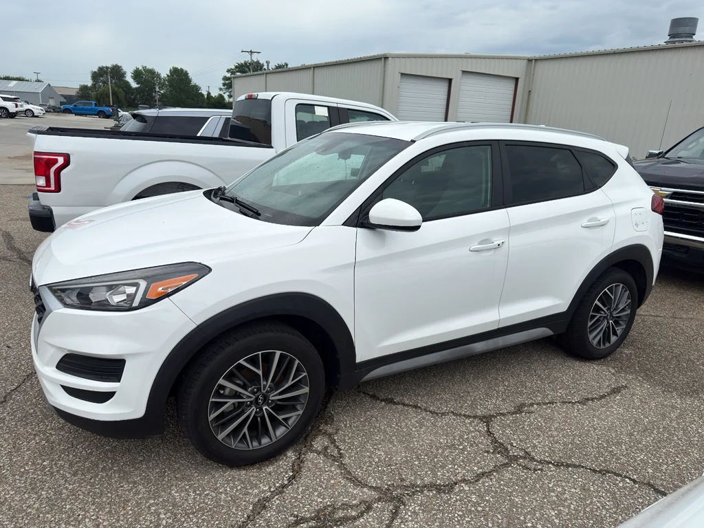 Used 2021 Winter White Hyundai SEL image 9