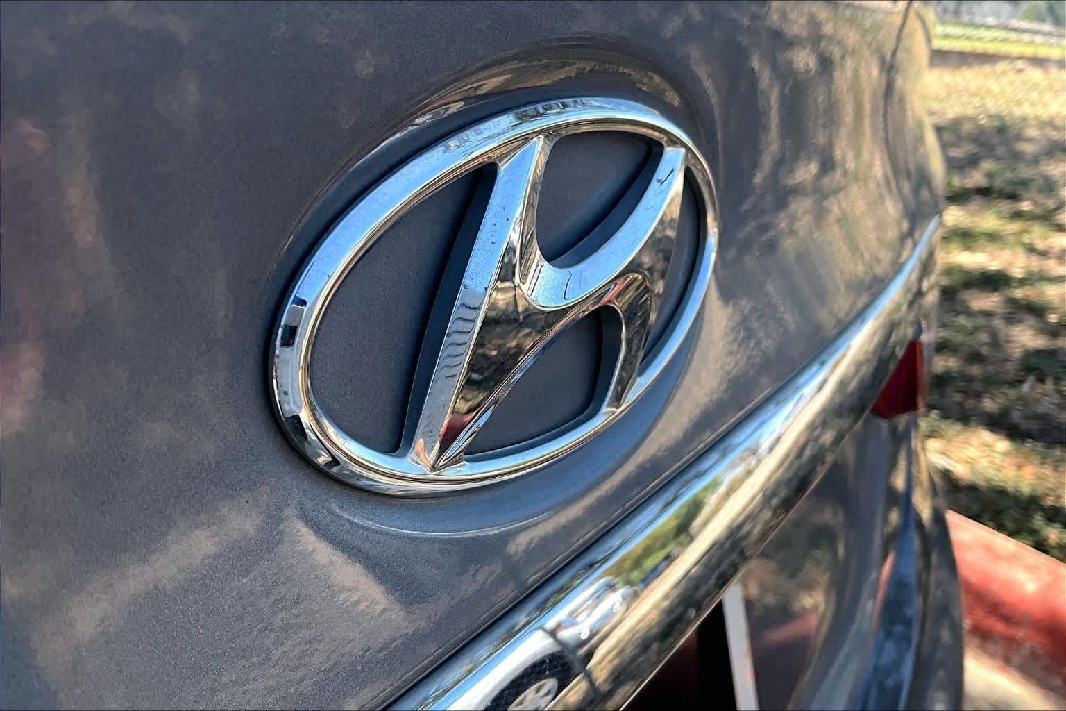 Used 2014 Harbor Gray Metallic Hyundai GLS image 31