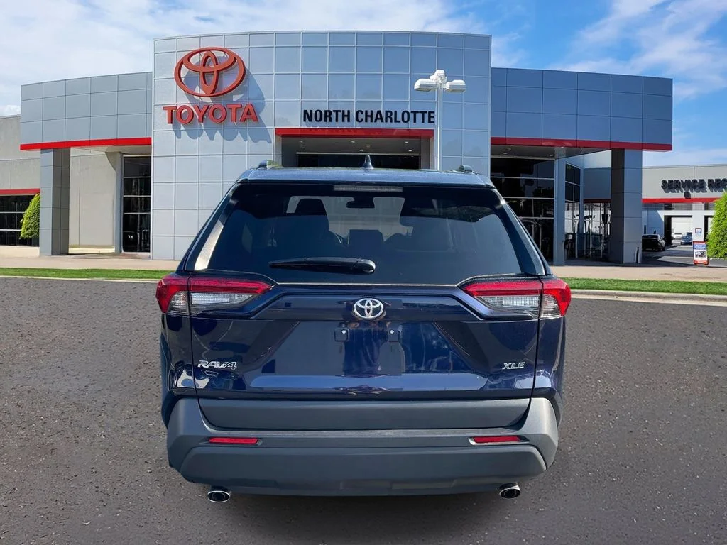 Used 2025  Toyota XLE image 7