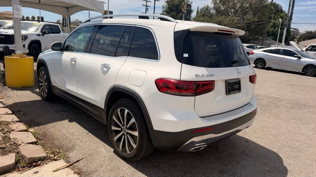 Used 2023 White Mercedes-Benz GLB 250 image 4