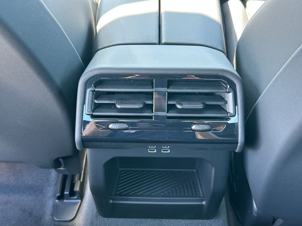 New 2027 Black Sapphire Metallic BMW 540i xDrive image 32