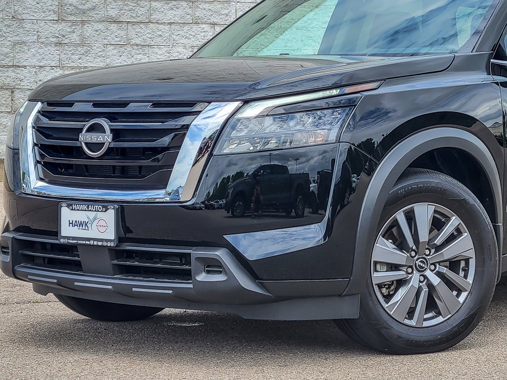 Certified Used 2025 Super Black Nissan S image 2