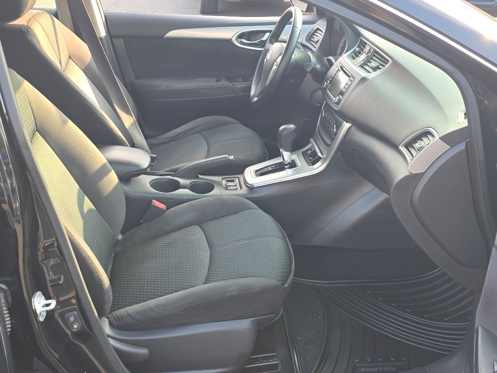 Used 2015 Super Black Nissan SR image 22