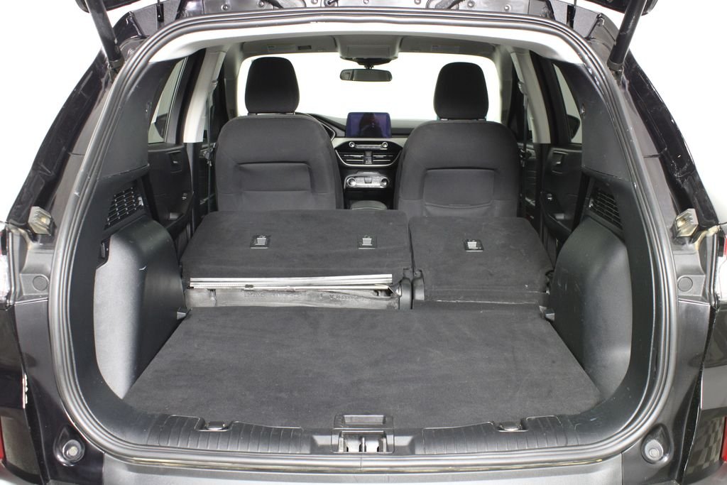 Used 2022 Black Ford SE image 8