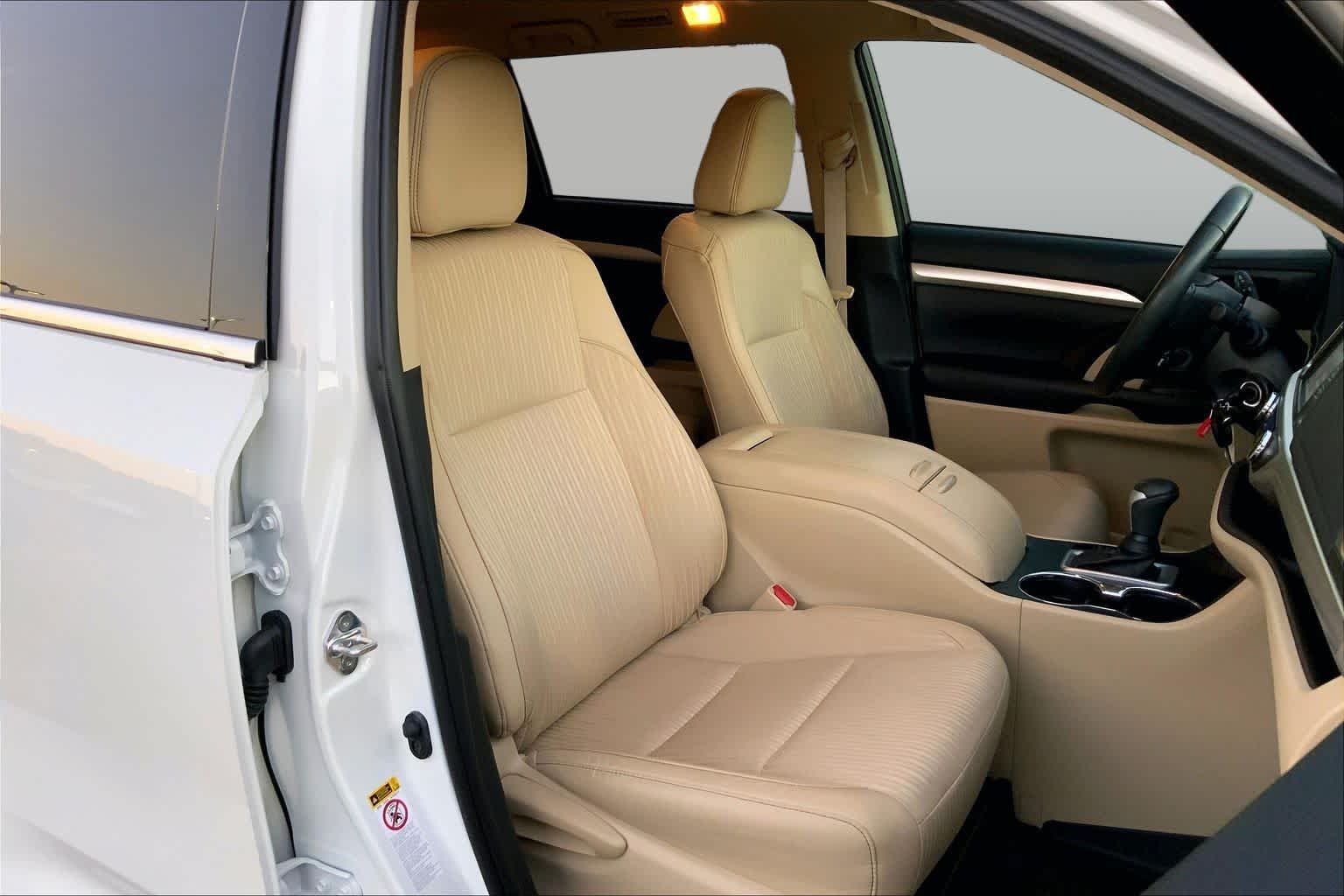 Used 2019 Blizzard Pearl Toyota LE Plus image 8