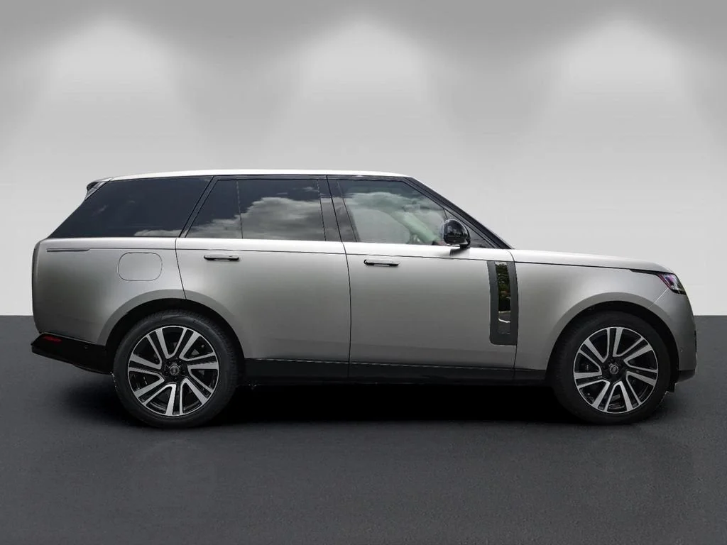 Used 2023 Flux Silver SV Bespoke Ultra Metallic Satin Land Rover SV image 2