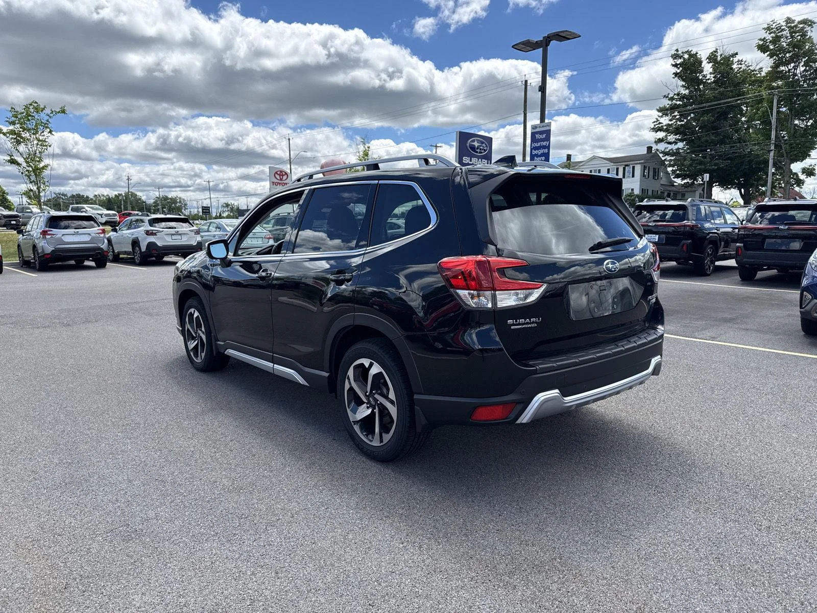 Used 2023 Crystal Black Silica Subaru Touring image 5