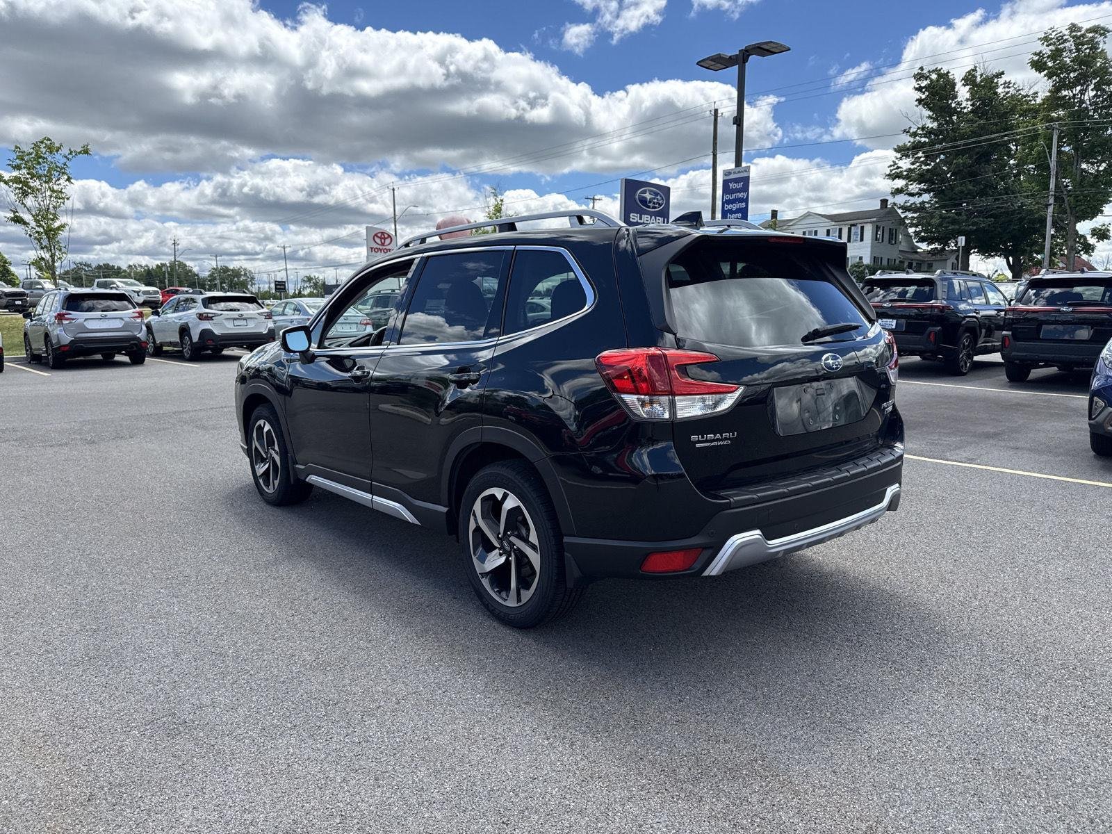 Used 2023 Crystal Black Silica Subaru Touring image 5