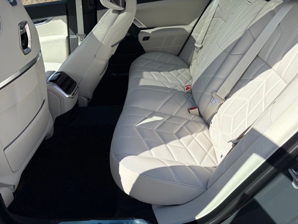 2025 BMW 7 Series 760i - Photo 12