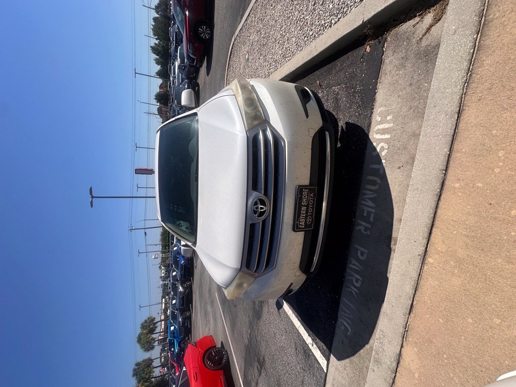 Used 2013 White Toyota Base image 1