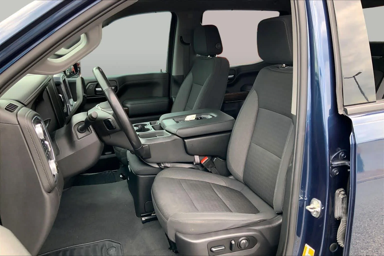Used 2021 Pacific Blue Metallic GMC Elevation image 8