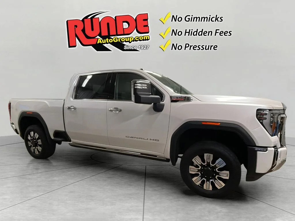 Used 2025 White Frost Tri-Coat GMC Denali image 8