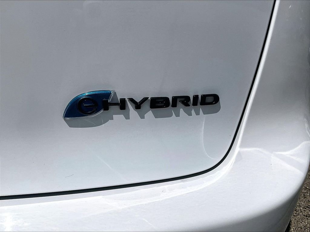 Used 2023 White Chrysler Limited image 27