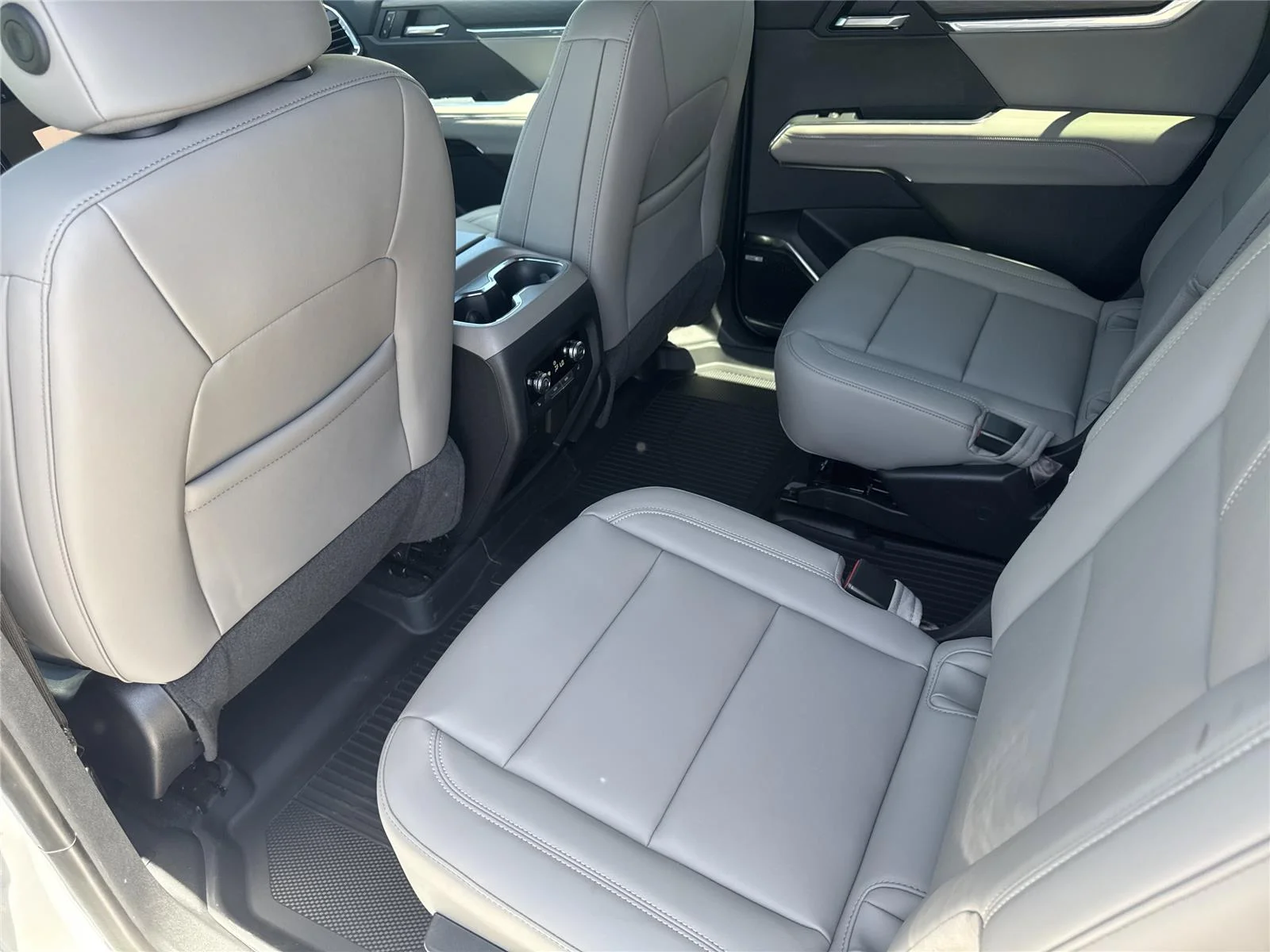 New 2026 Summit White GMC Elevation image 20