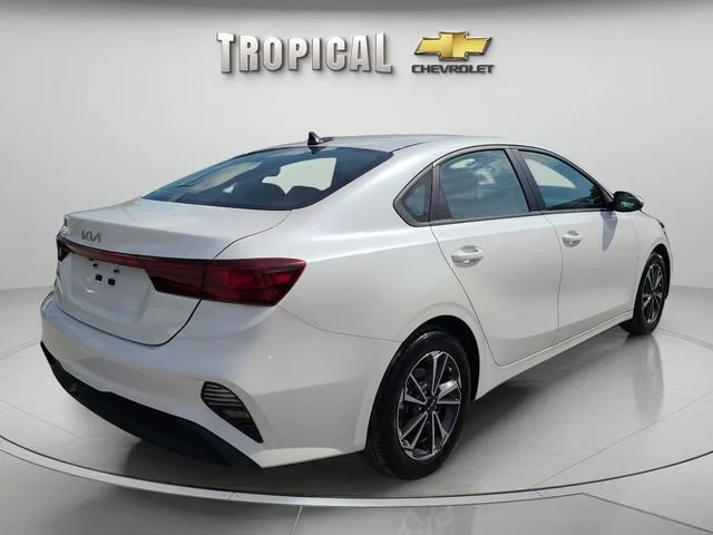 Used 2023 Whiye Kia LXS image 5