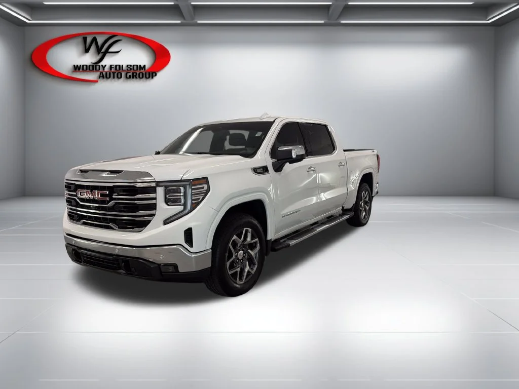 Used 2025 Summit White GMC SLT image 3