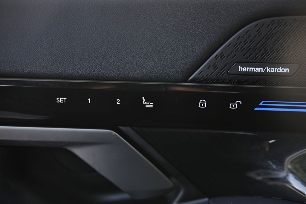 2025 BMW 5 Series 530i - Photo 16