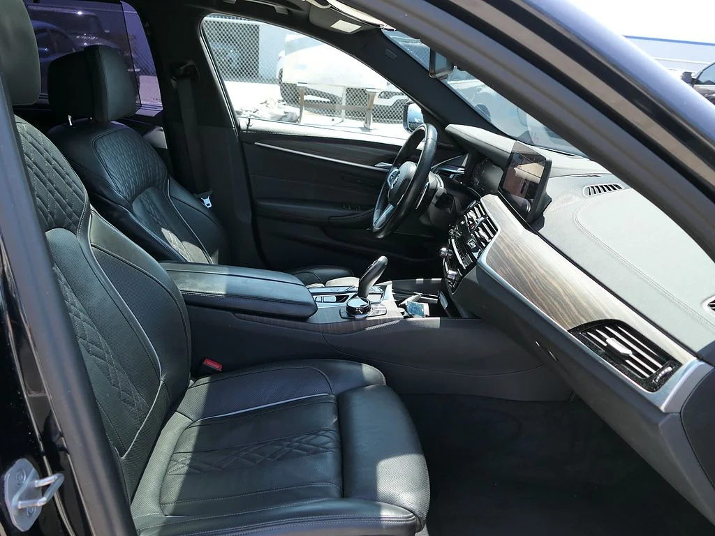 Used 2023 Carbon Black Metallic BMW M550i xDrive image 30