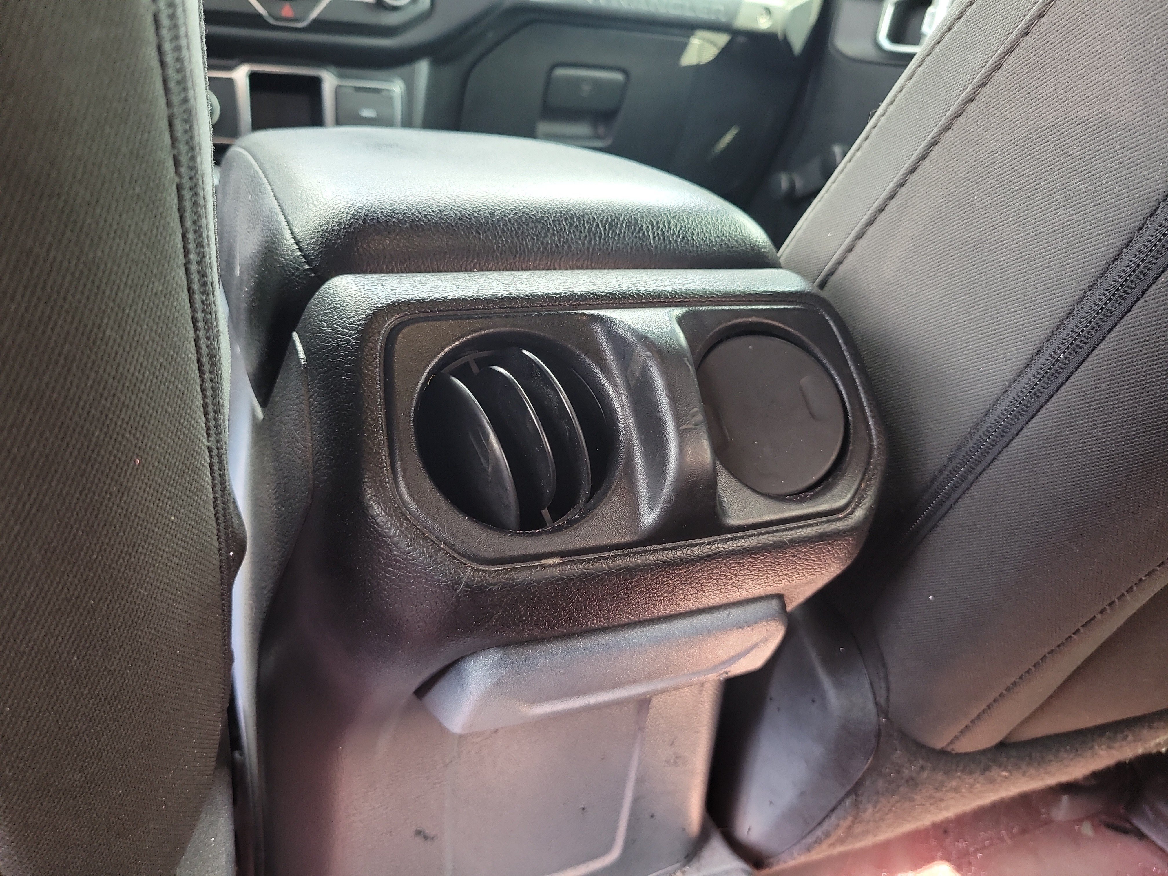 Used 2019 Granite Crystal Metallic Clearcoat Jeep Sport image 13