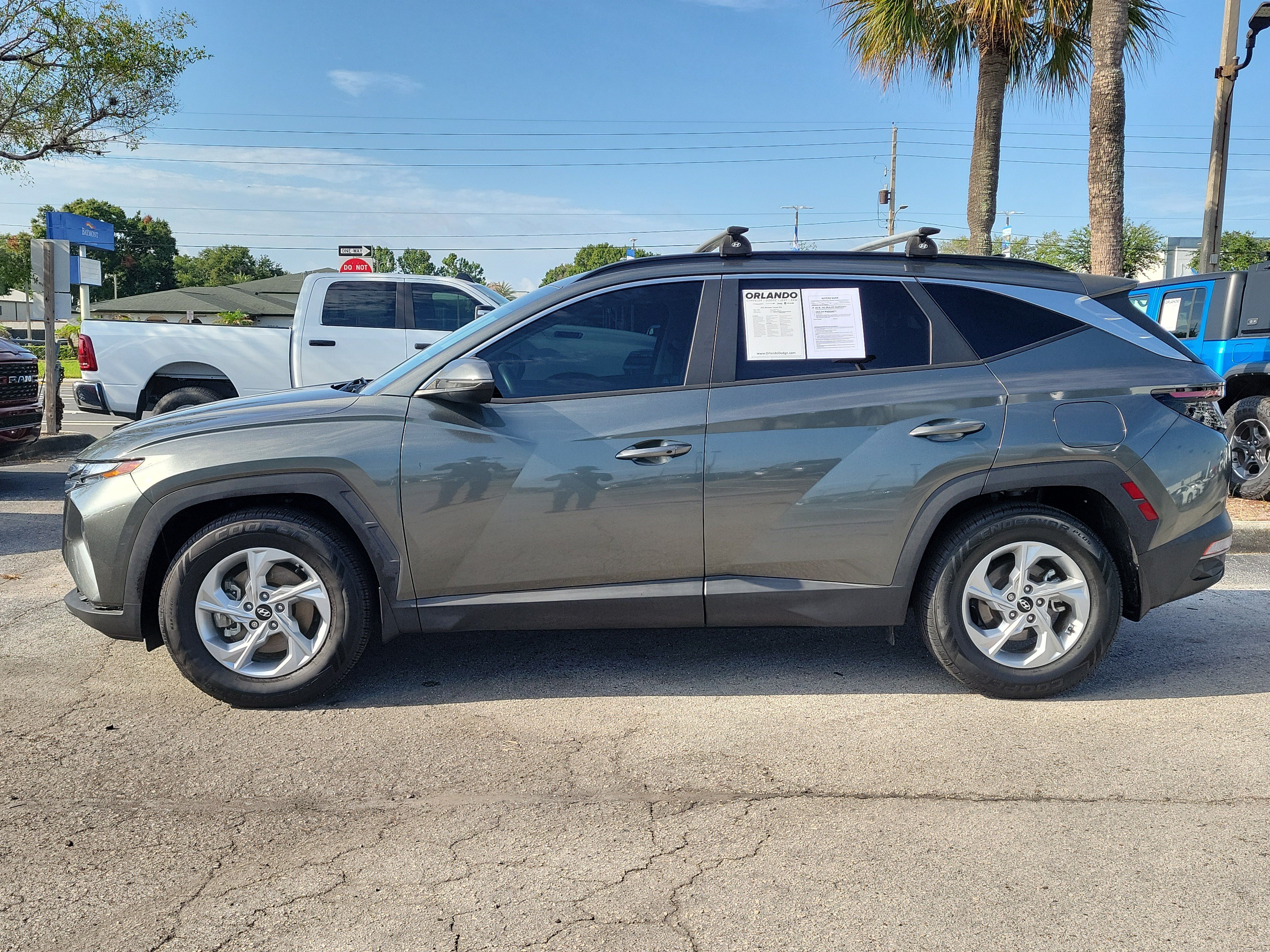 Used 2022 Amazon Gray Hyundai SEL image 3