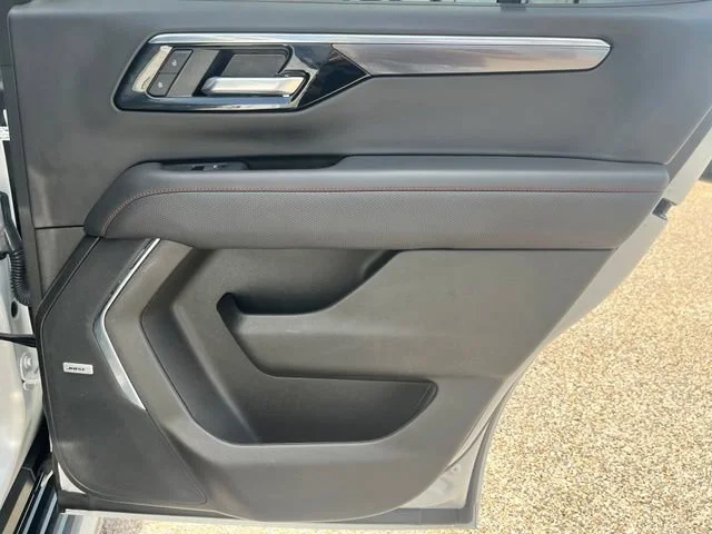 Used 2025 Iridescent Pearl Tricoat Chevrolet RST image 23