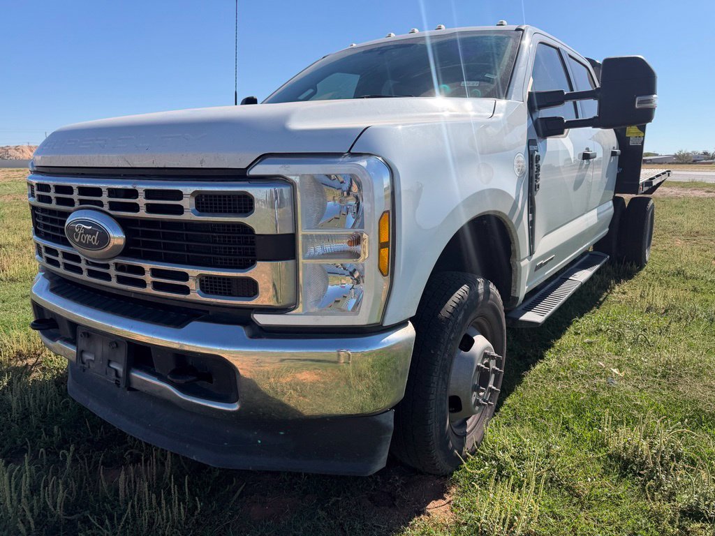 Used 2024 Oxford White Ford XLT image 3