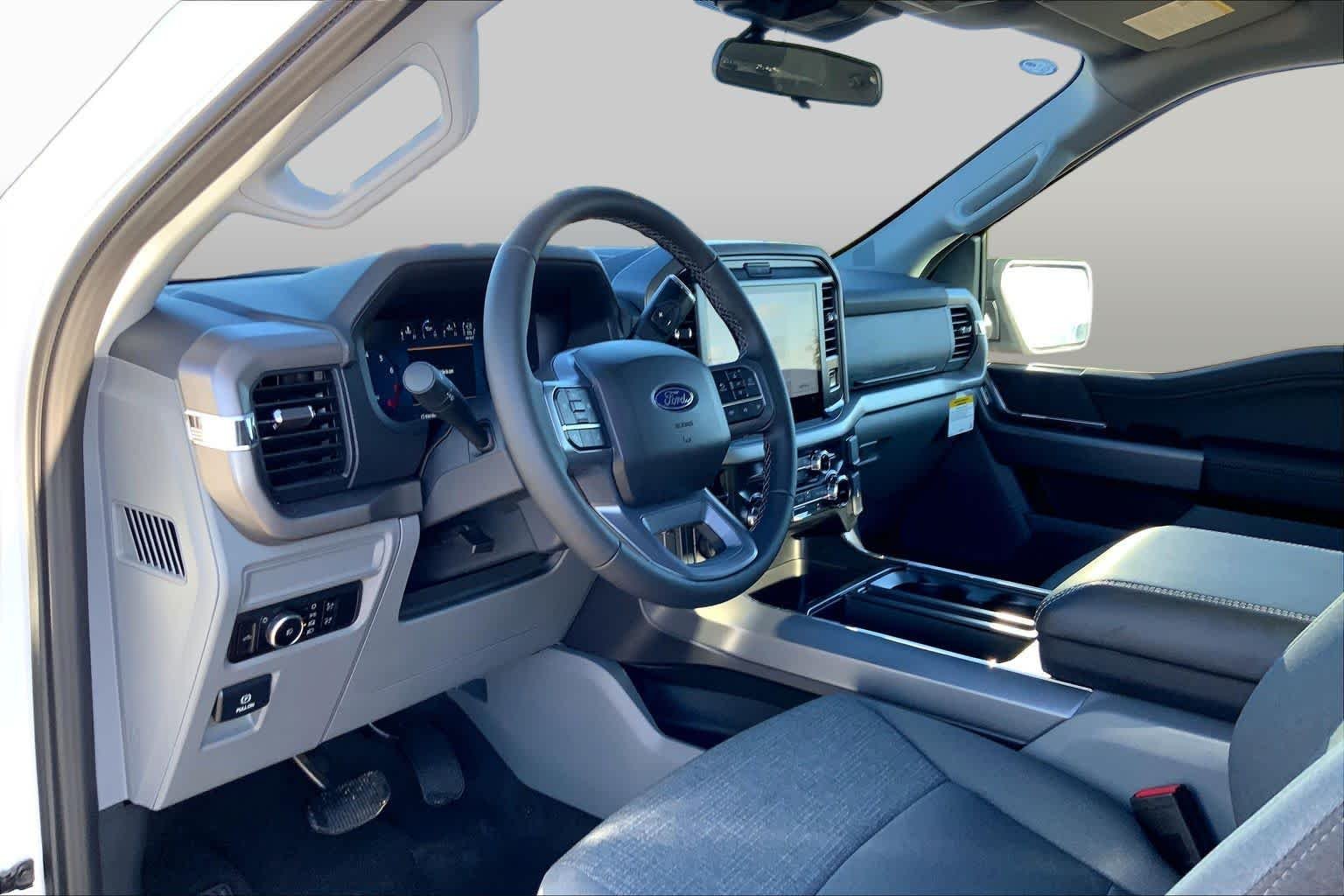 New 2026 Oxford White Ford XLT image 8