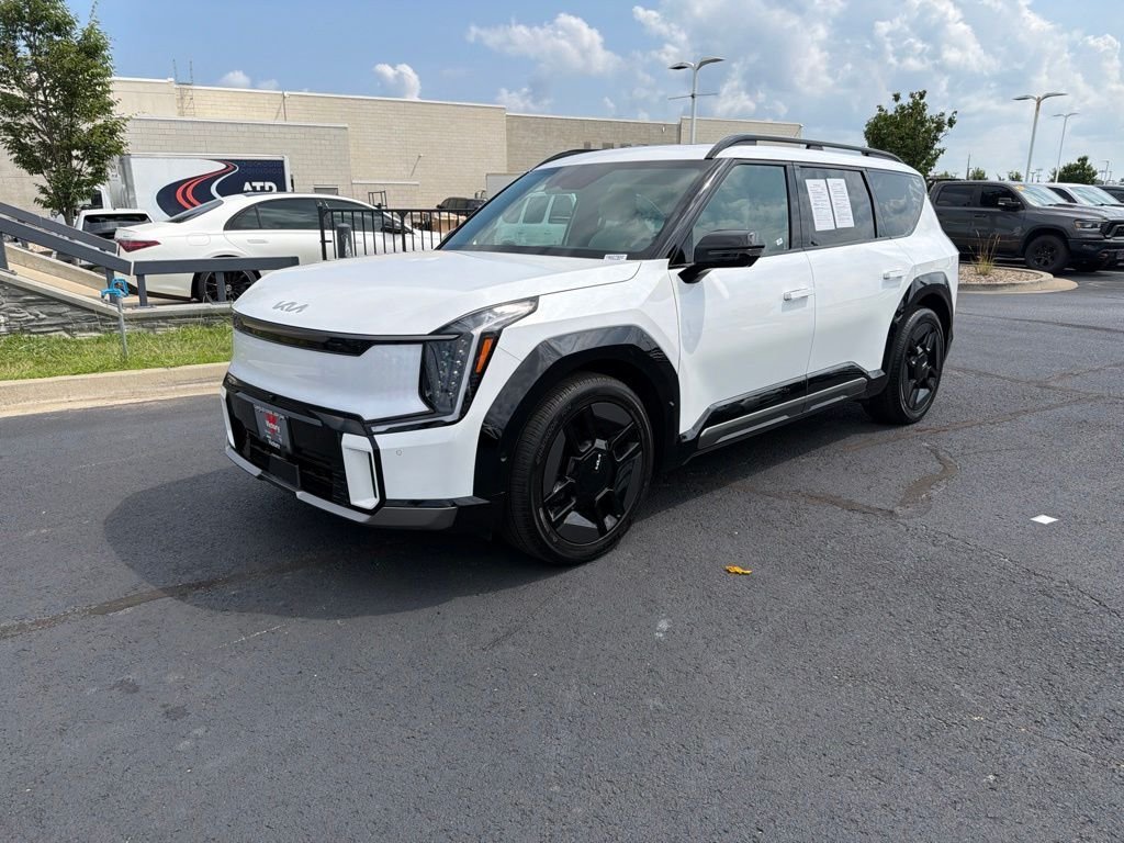 Used 2024 White Kia GT-Line image 3