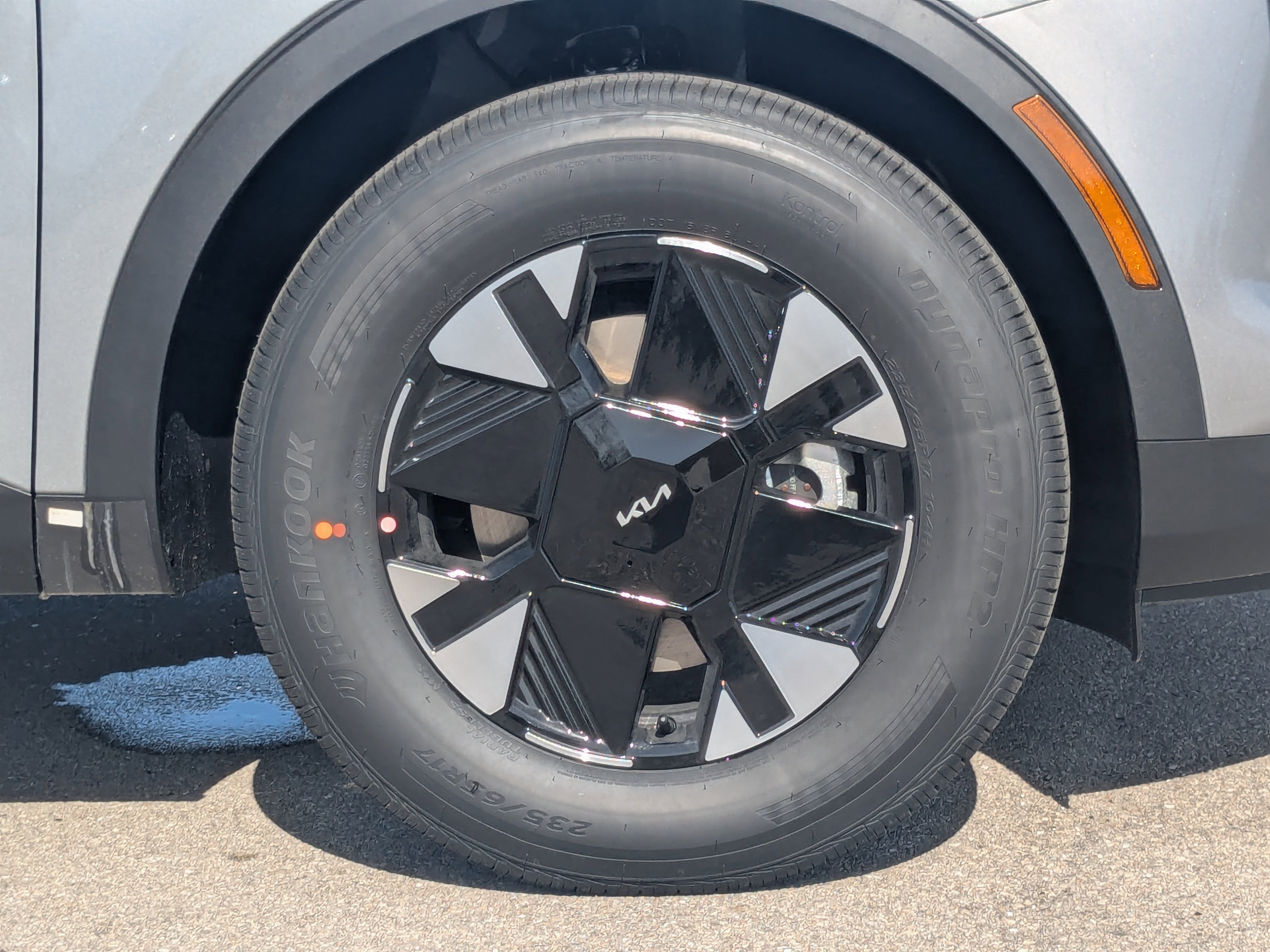 New 2026 Steel Gray Kia LX image 11