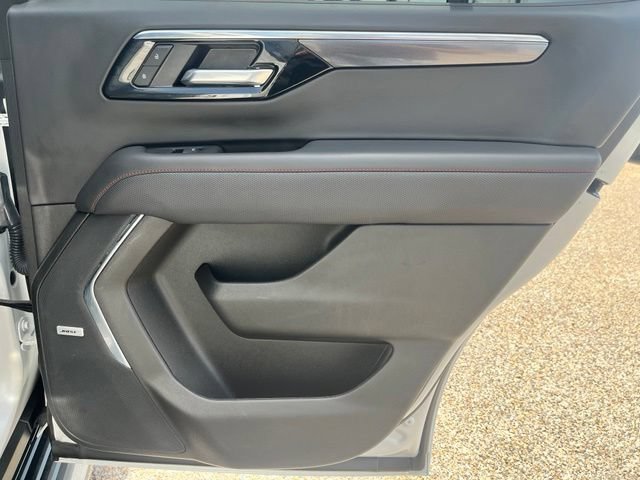 Used 2025 Iridescent Pearl Tricoat Chevrolet RST image 23