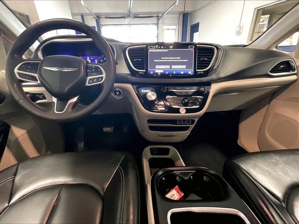 Used 2023 White Chrysler Touring L image 22