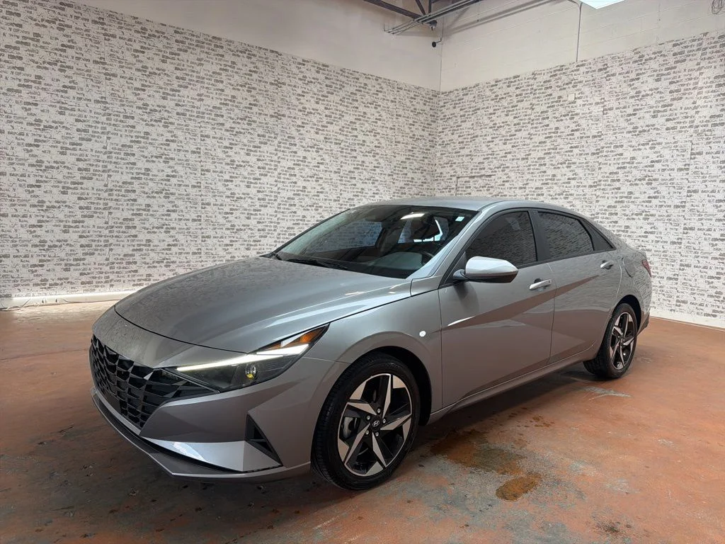Used 2023 Fluid Metal Hyundai SEL image 3