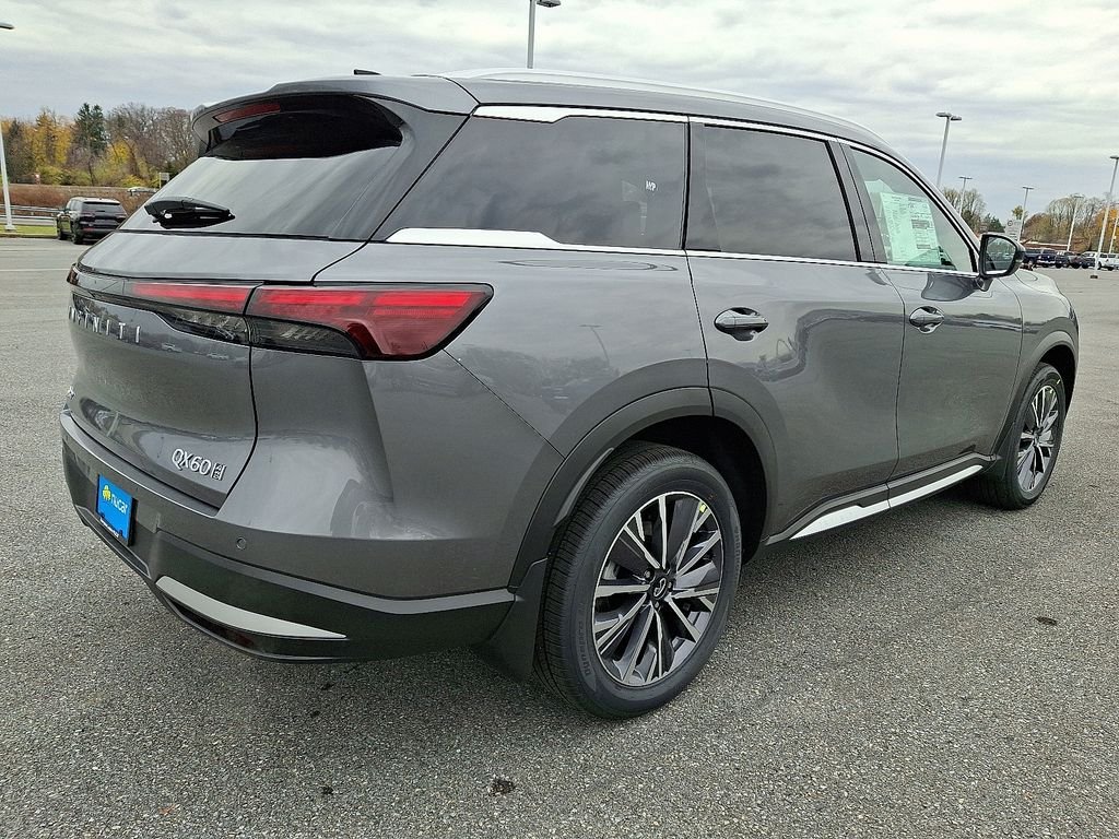 New 2026 GRAPHITE SHADOW INFINITI Luxe AWD image 4