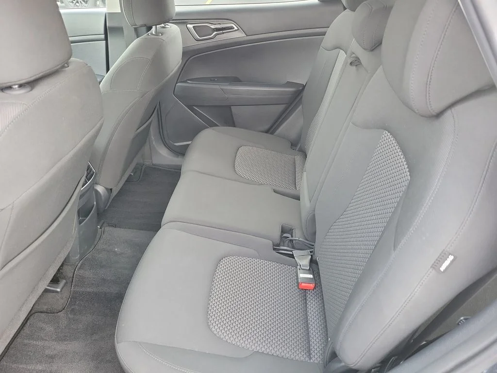 2025 Kia Sportage LX - Photo 14