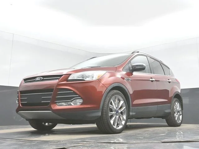 Used 2016 Orange Ford SE image 40