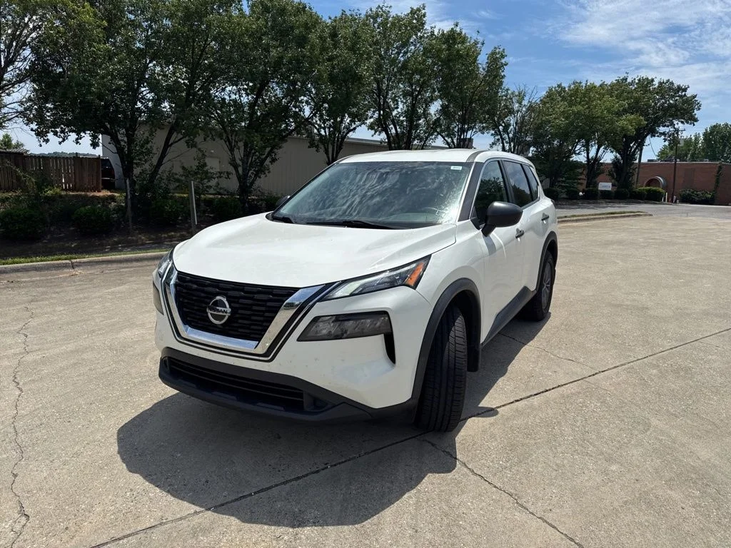 Used 2021 White Nissan S image 2
