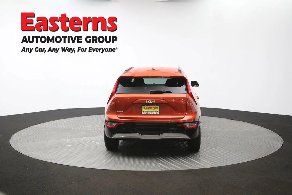 Used 2023 Red Kia Wind image 37