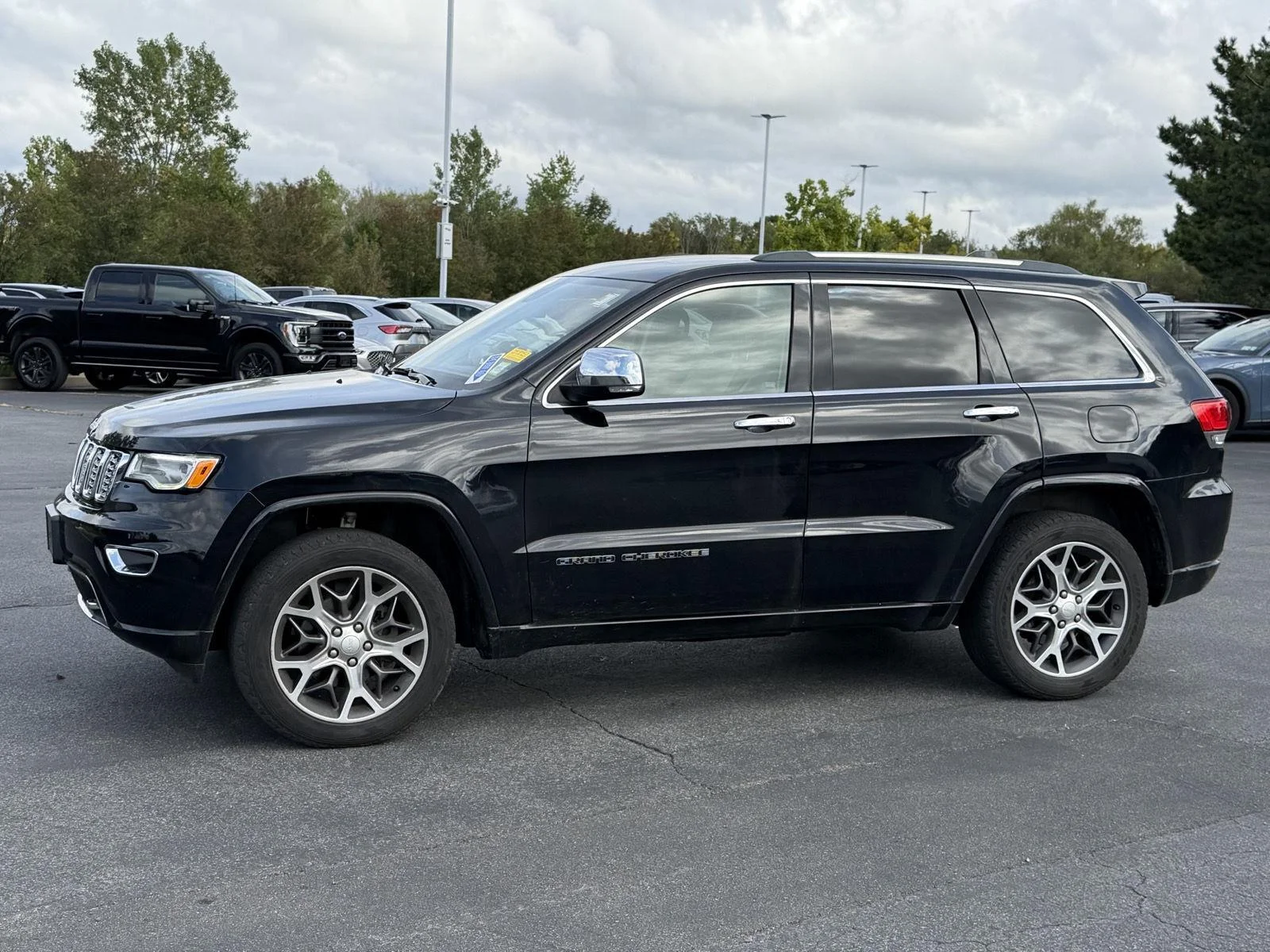 Used 2020 Diamond Black Crystal Pearlcoat Jeep Overland image 4