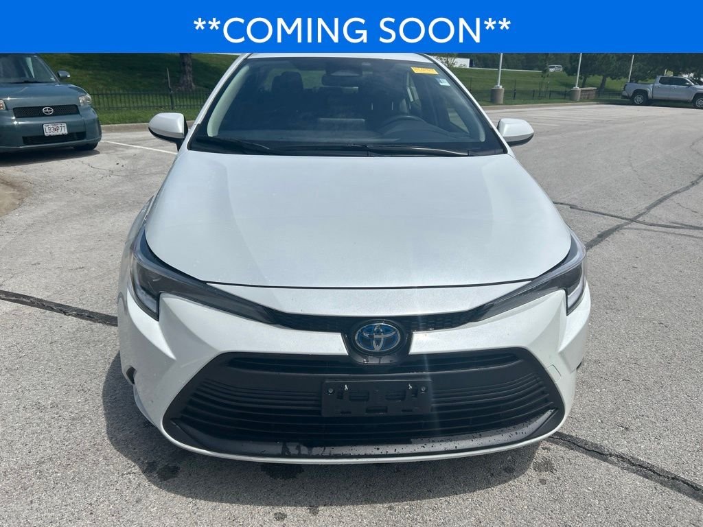 Certified 2025 Toyota Corolla LE with VIN JTDBCMFE9SJ044389 for sale in Kansas City