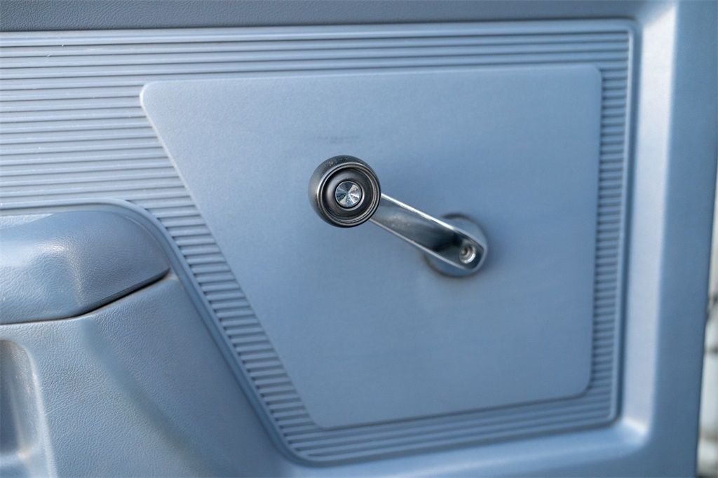 Used 1988  Dodge 100 image 25