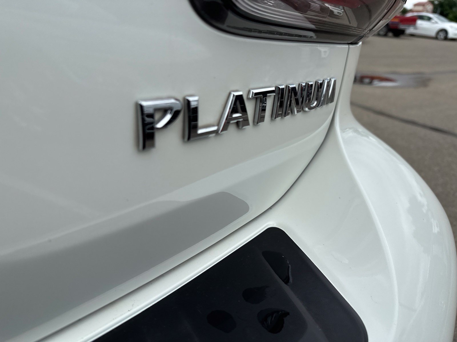 Used 2020 White Nissan Platinum image 6