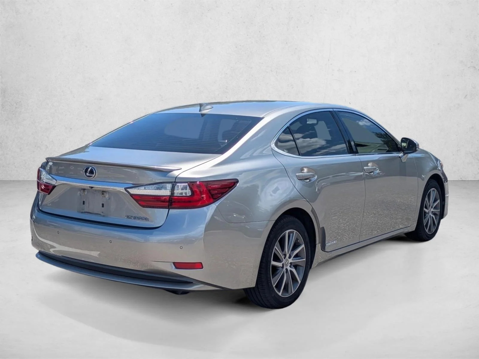 Used 2016 Silver Lexus Hybrid image 5