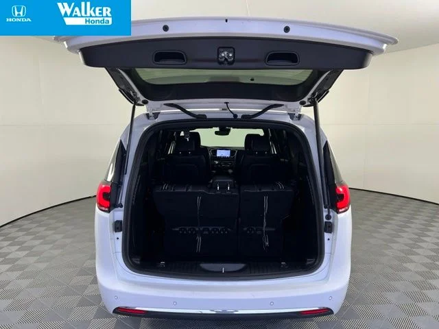 2025 Chrysler Pacifica Select - Photo 38