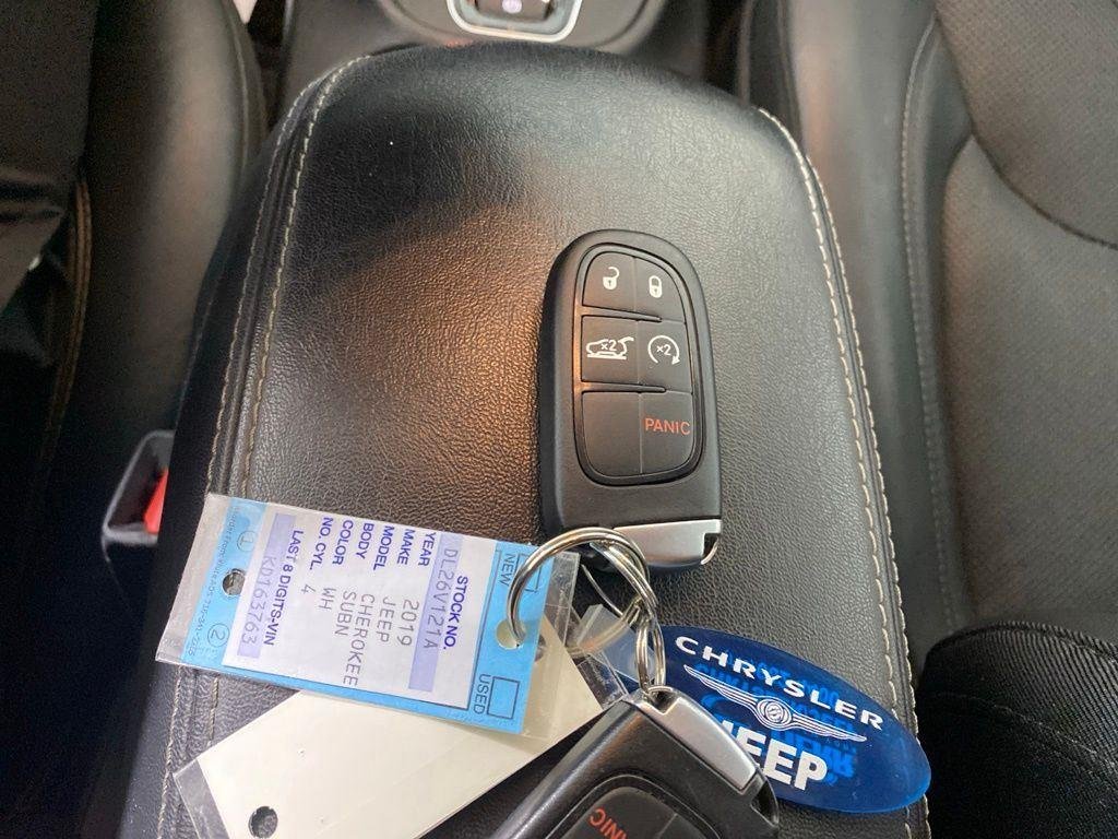 Used 2019 Bright White Clearcoat Jeep Limited image 7