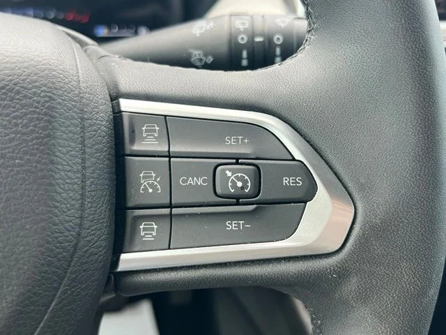 Used 2025 White Jeep Limited image 24