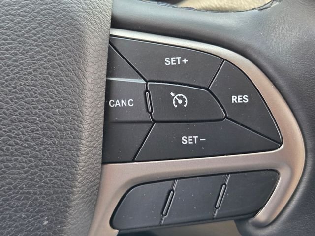 Used 2019 Gray Jeep Limited image 27