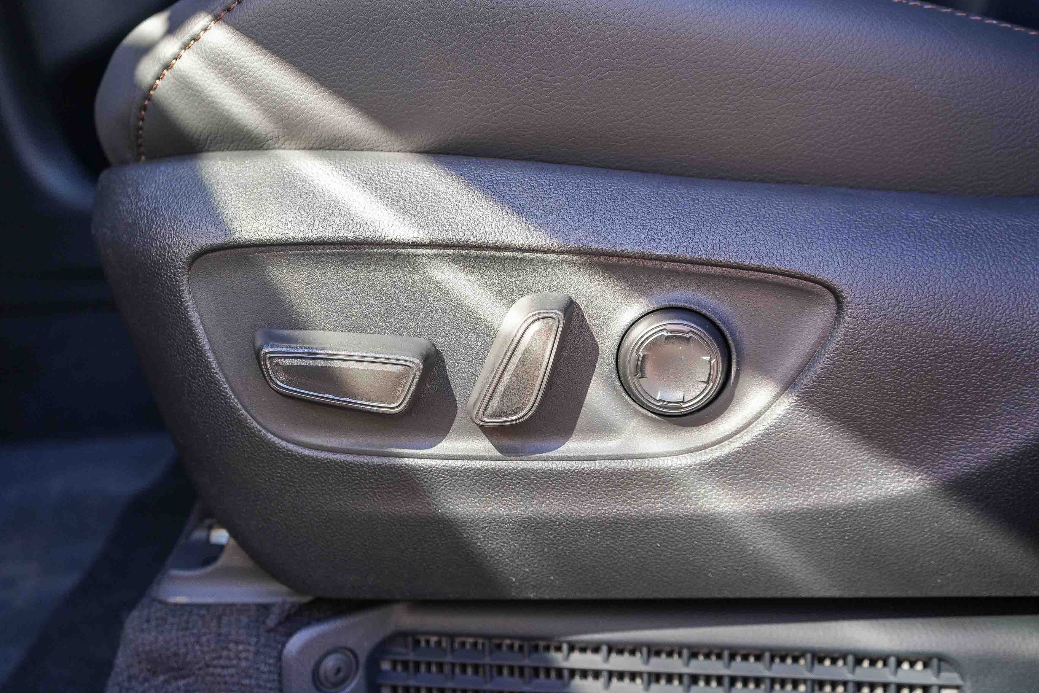New 2026 Midnight Black Metallic Toyota  Platinum image 21
