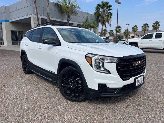 Used 2023 SUMMIT WHITE GMC SLE image 1