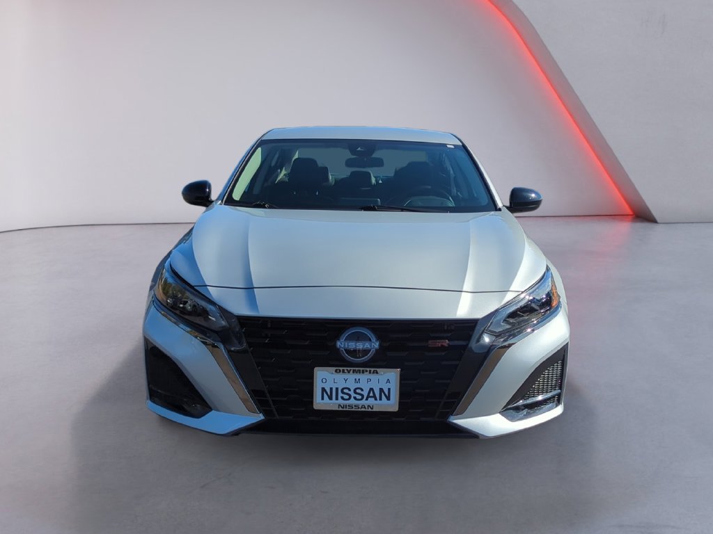 Used 2025 Silver Nissan 2.5 SR image 10