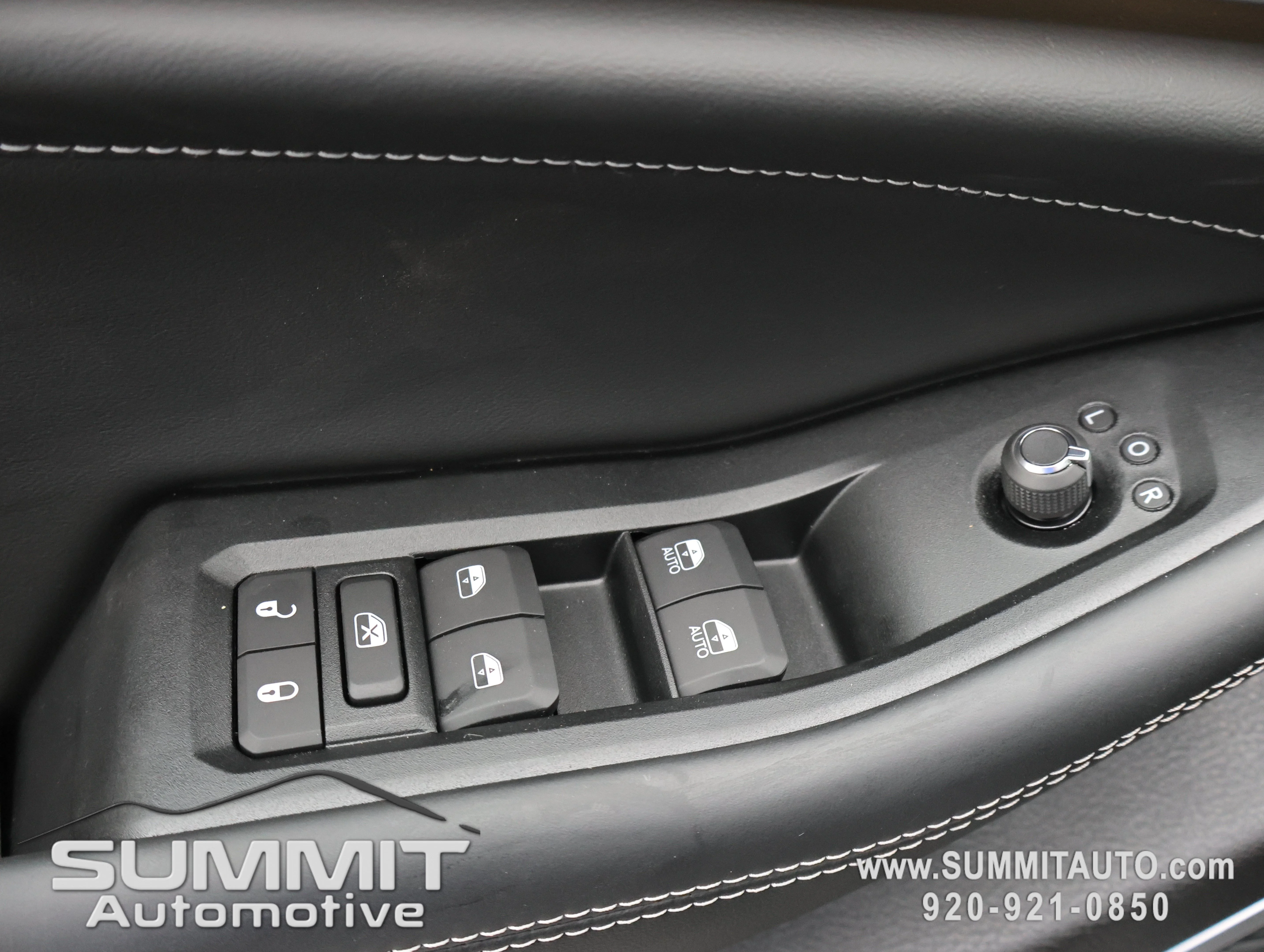 New 2026 Diamond Black Crystal Pearl-Coat Exterior Paint Jeep Limited Reserve image 52
